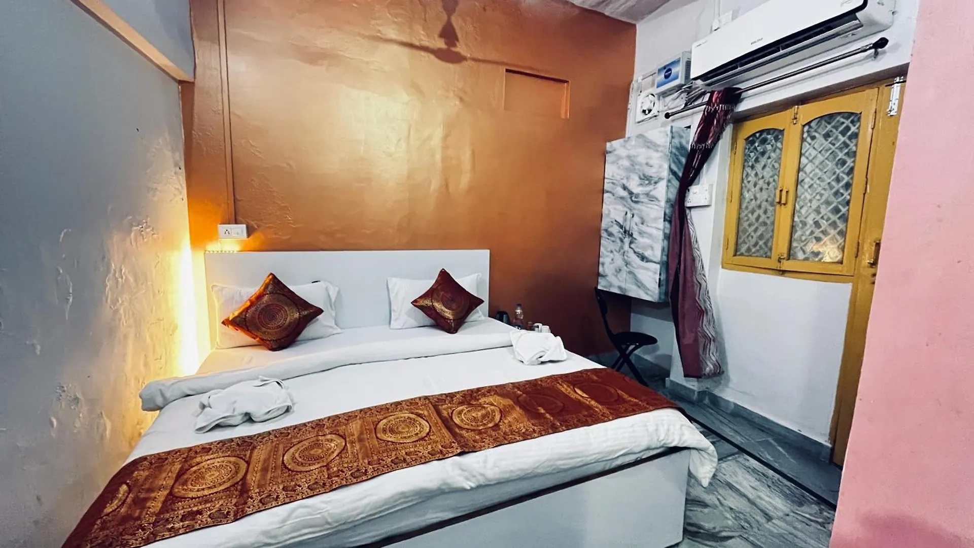 Guest house Vibe N Joy Hotel Varanasi