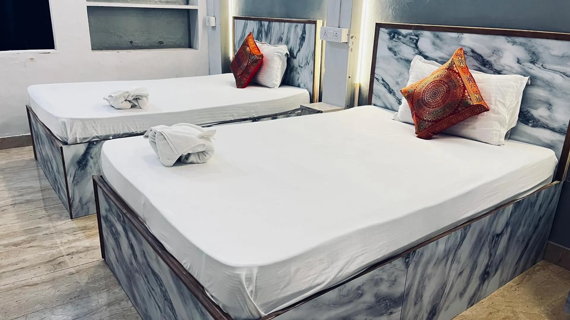 Vibe N Joy Hotel Varanasi